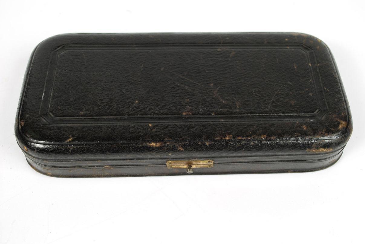 Sfreghi L'infermiere Che Prepara Gli Strumenti Medici Per L'operazione Immagine Stock - Immagine