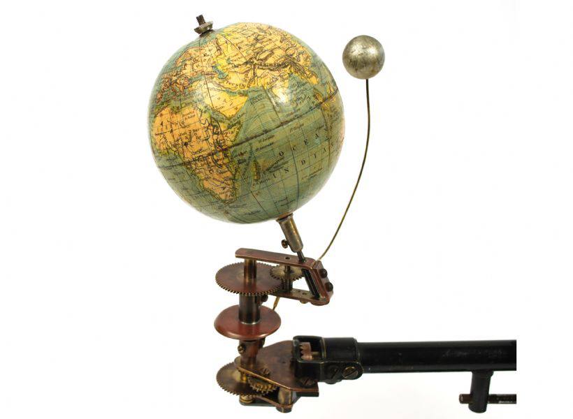 Antique astronomical instruments/3213-Antique orrery