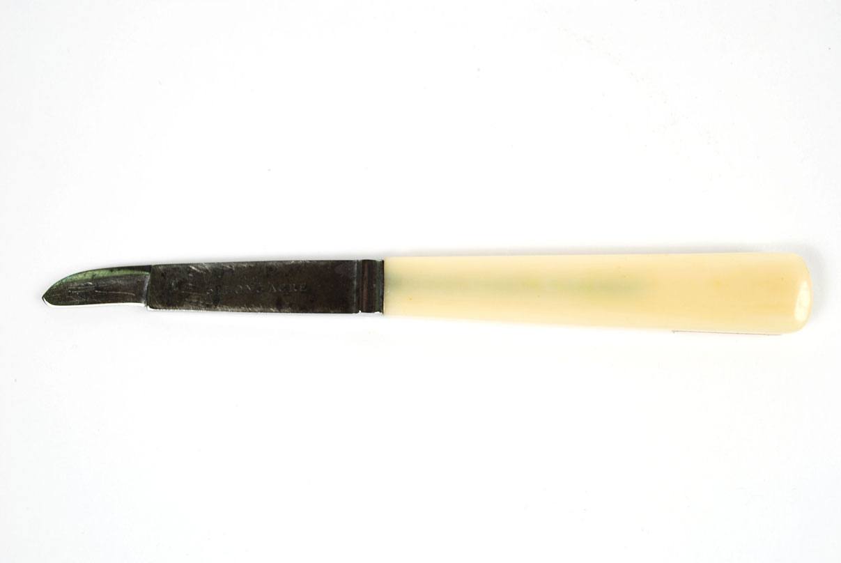 Old medical instruments/326-Scalpel ivory handle