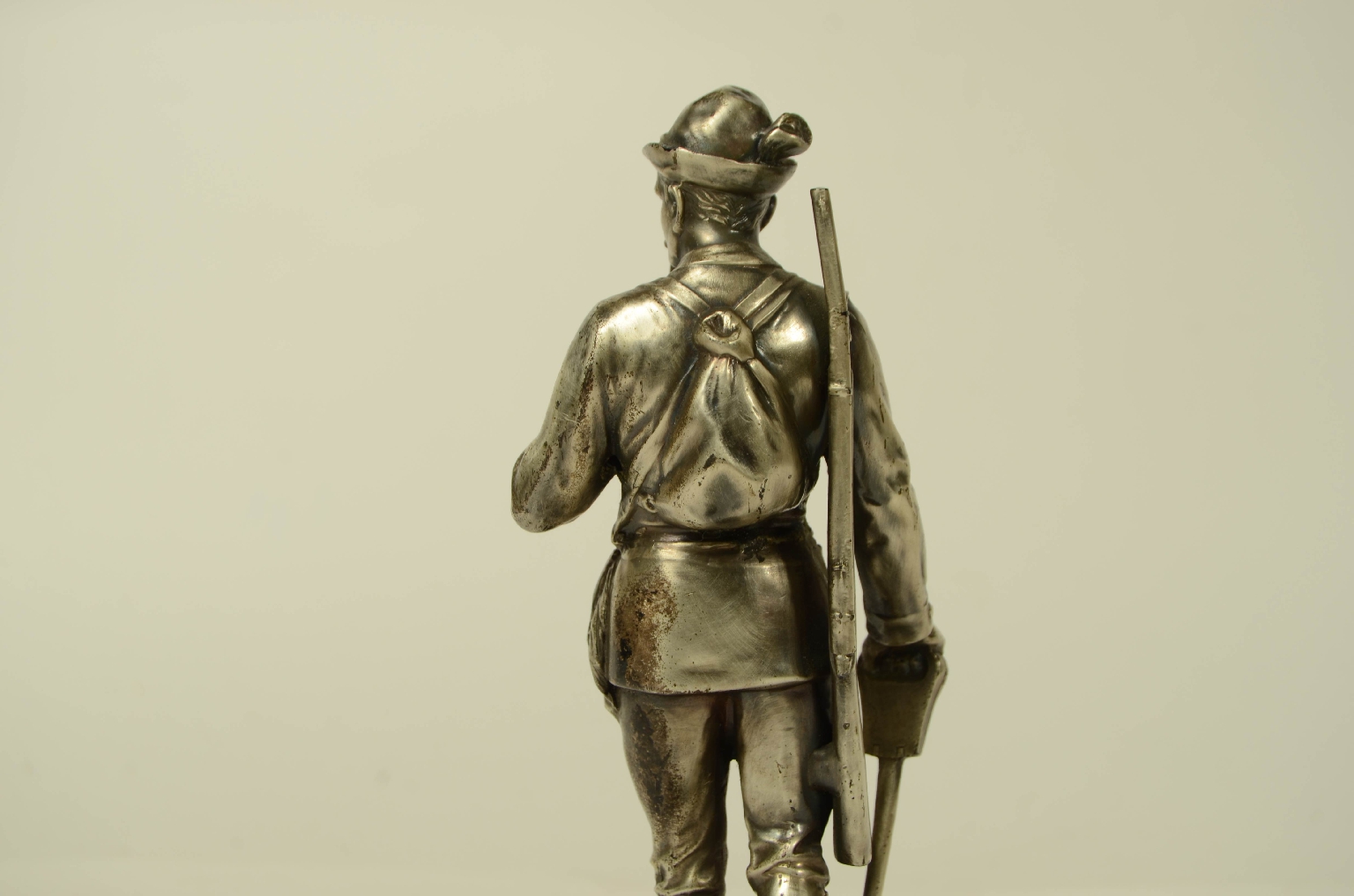 Peculiarity/33sc-Hunter Sculpture