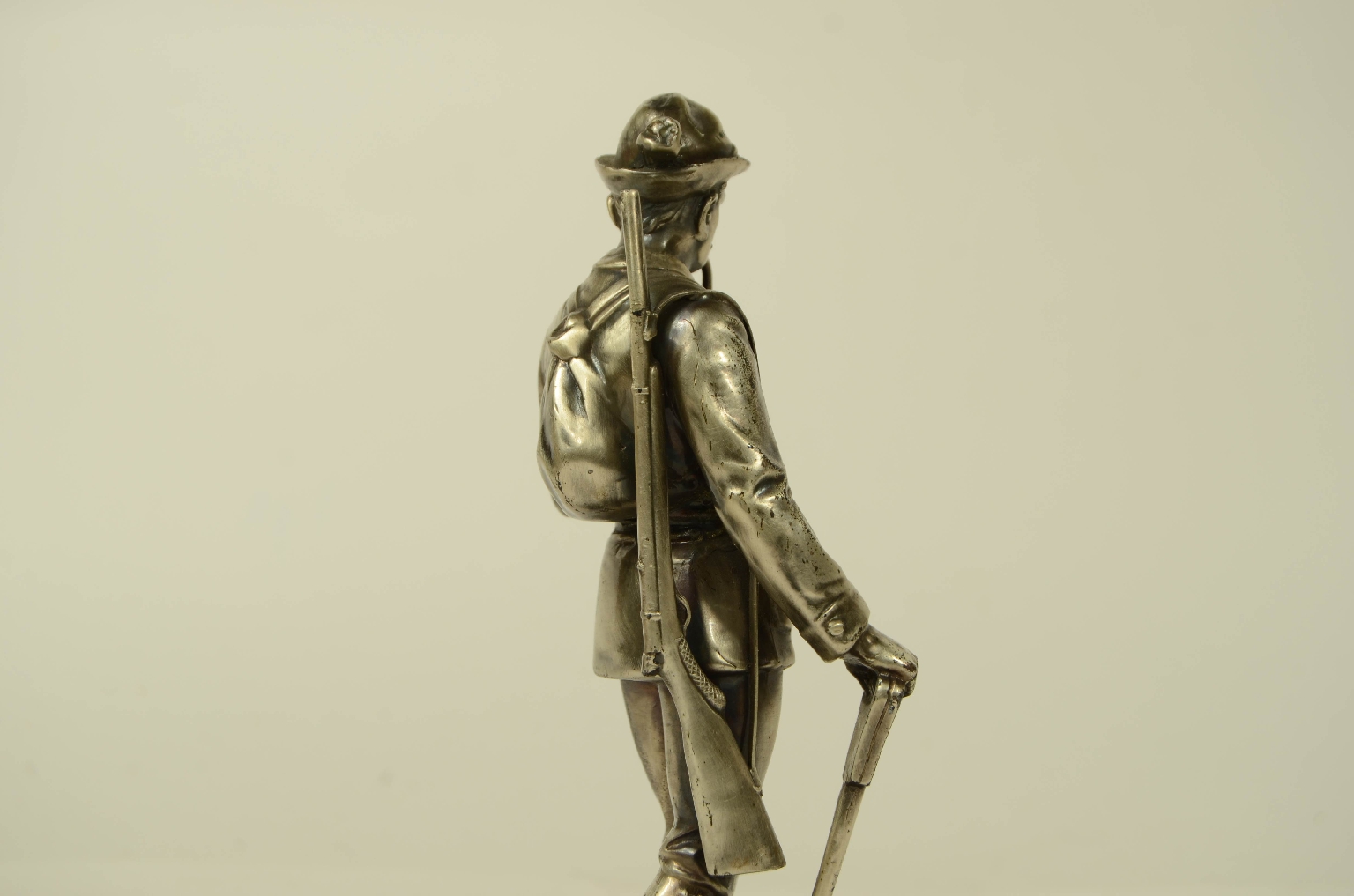 Peculiarity/33sc-Hunter Sculpture