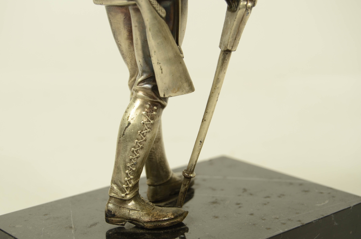 Peculiarity/33sc-Hunter Sculpture