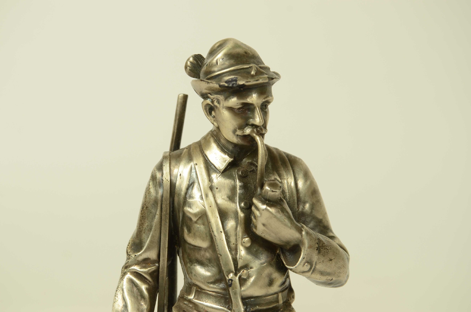 Peculiarity/33sc-Hunter Sculpture