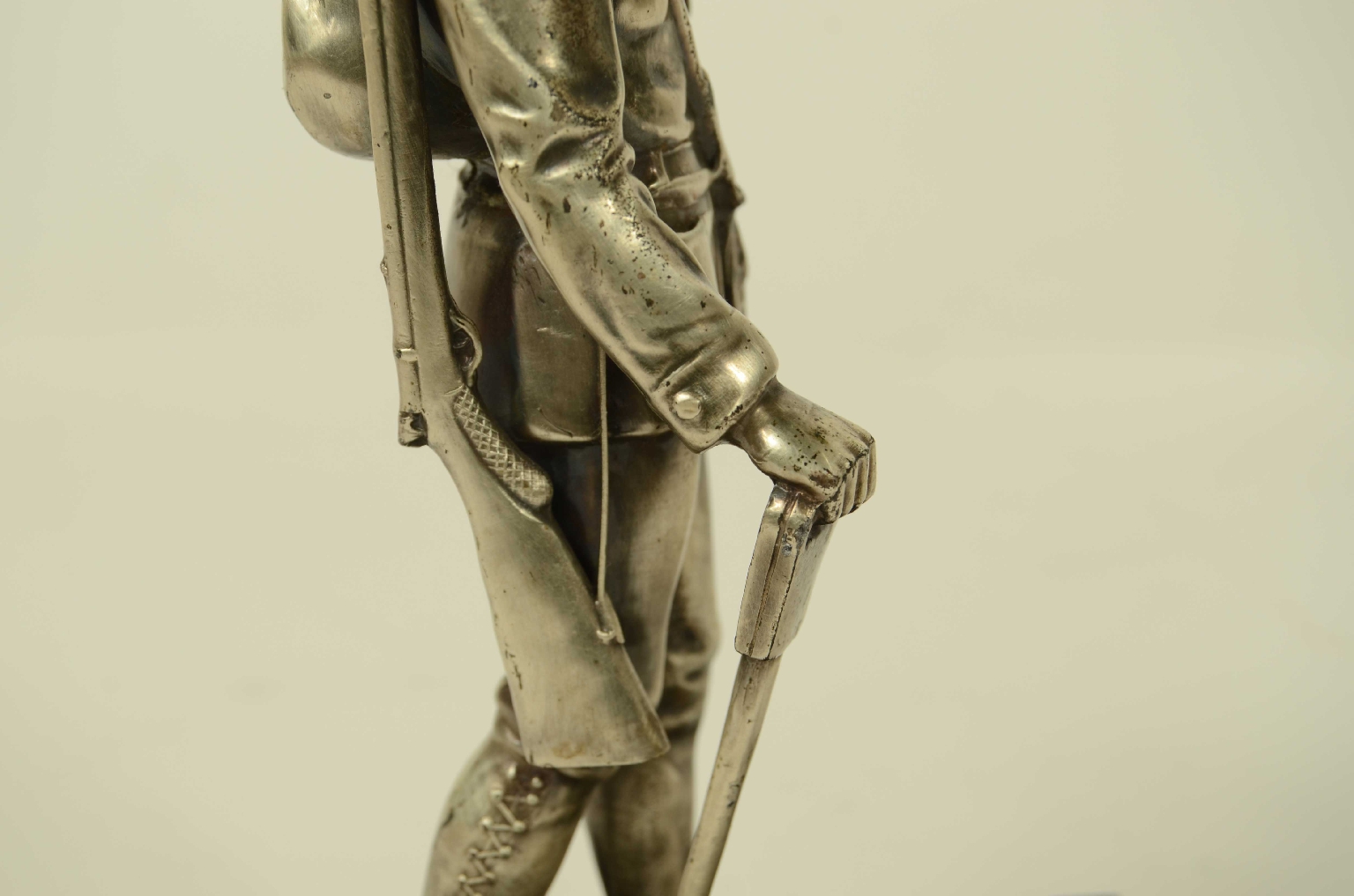 Peculiarity/33sc-Hunter Sculpture