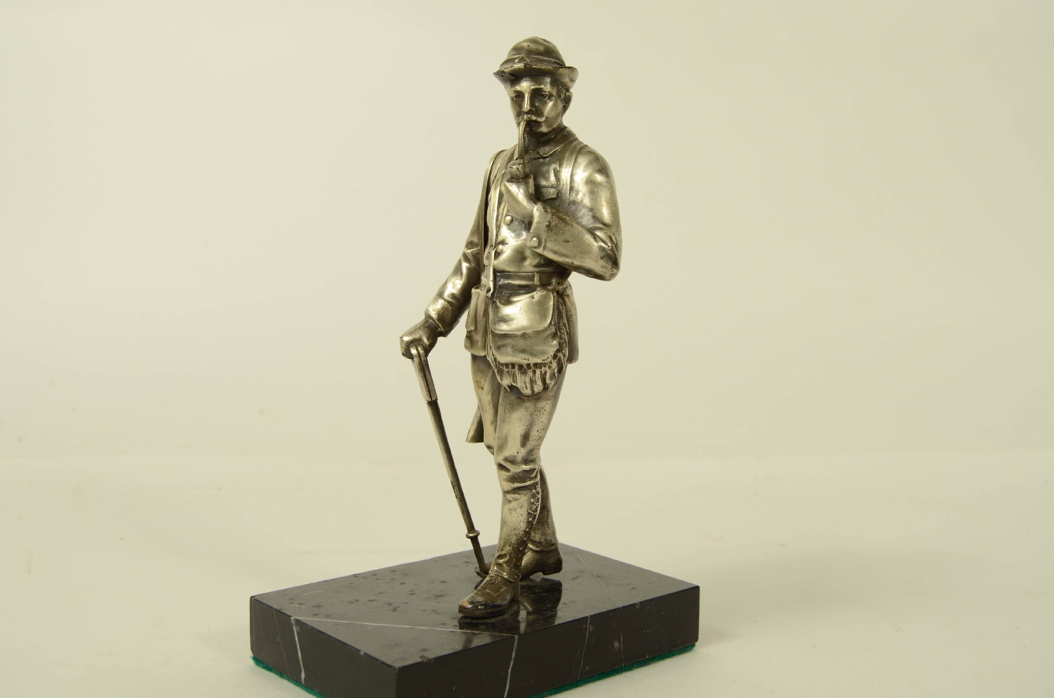 Peculiarity/33sc-Hunter Sculpture