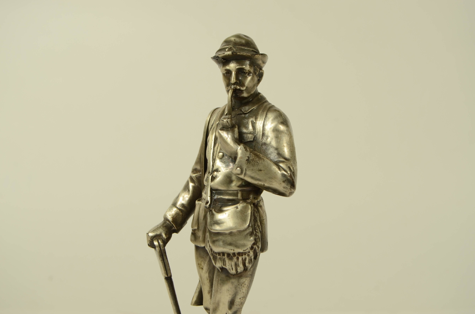 Peculiarity/33sc-Hunter Sculpture