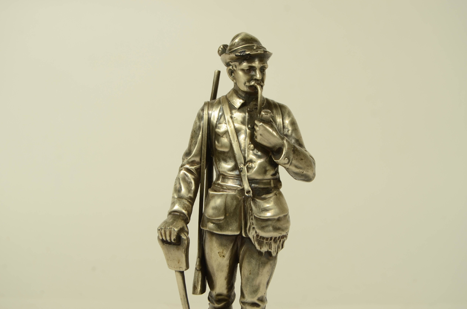 Peculiarity/33sc-Hunter Sculpture