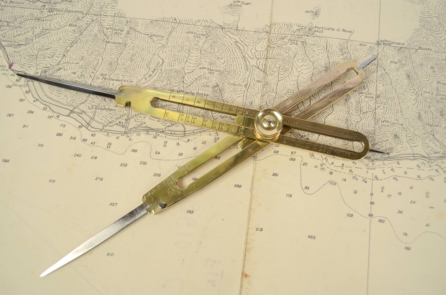 Antiquariato nautico/4300-Grande compasso antico