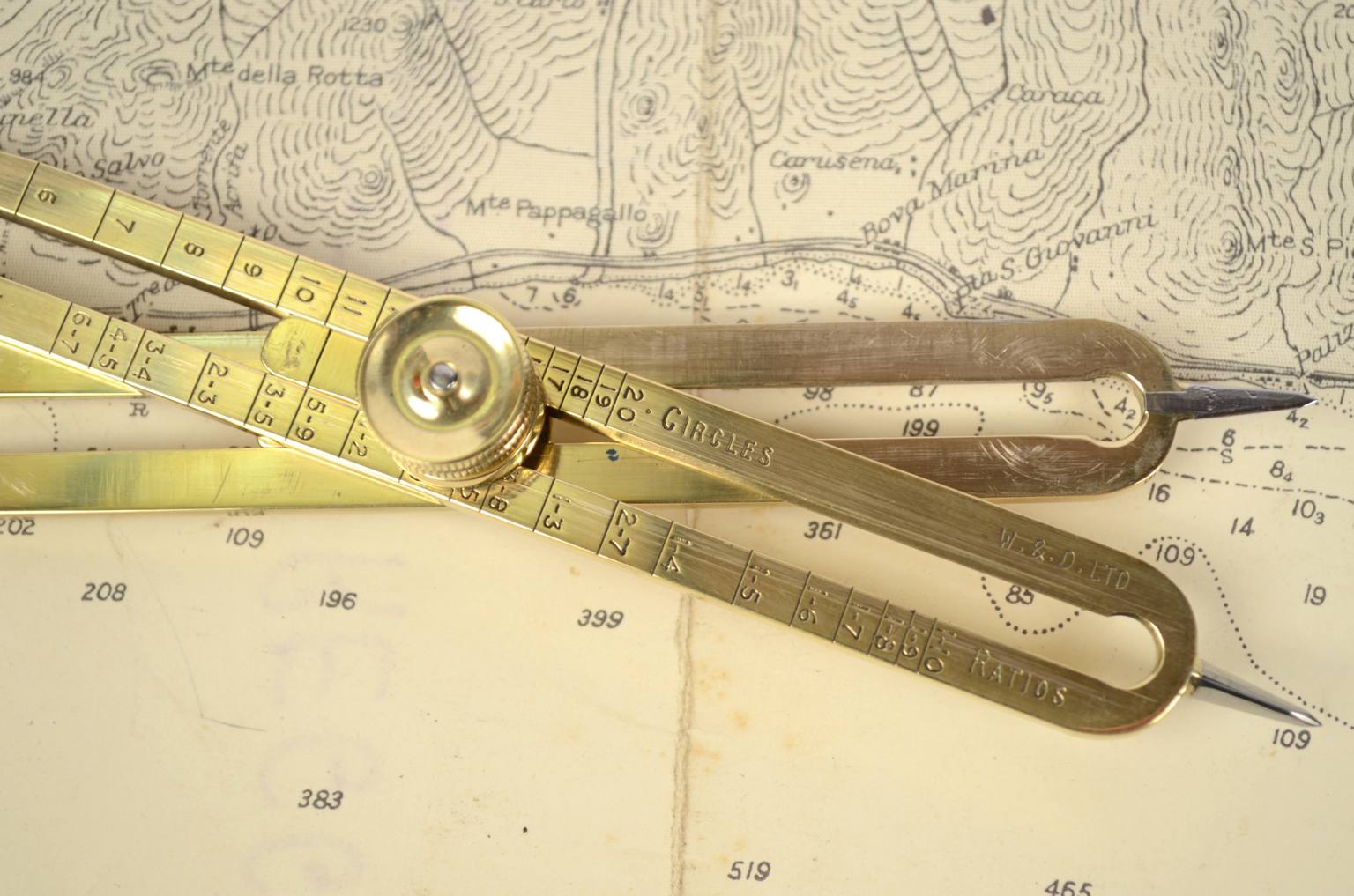 Antiquariato nautico/4300-Grande compasso antico