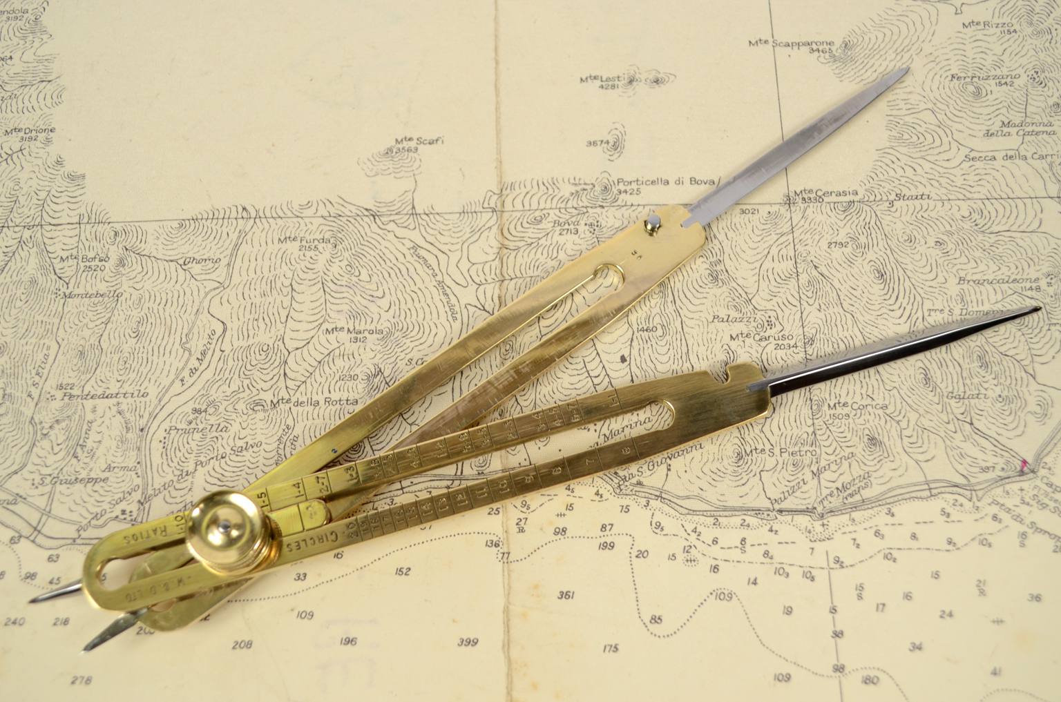 Antiquariato nautico/4300-Grande compasso antico