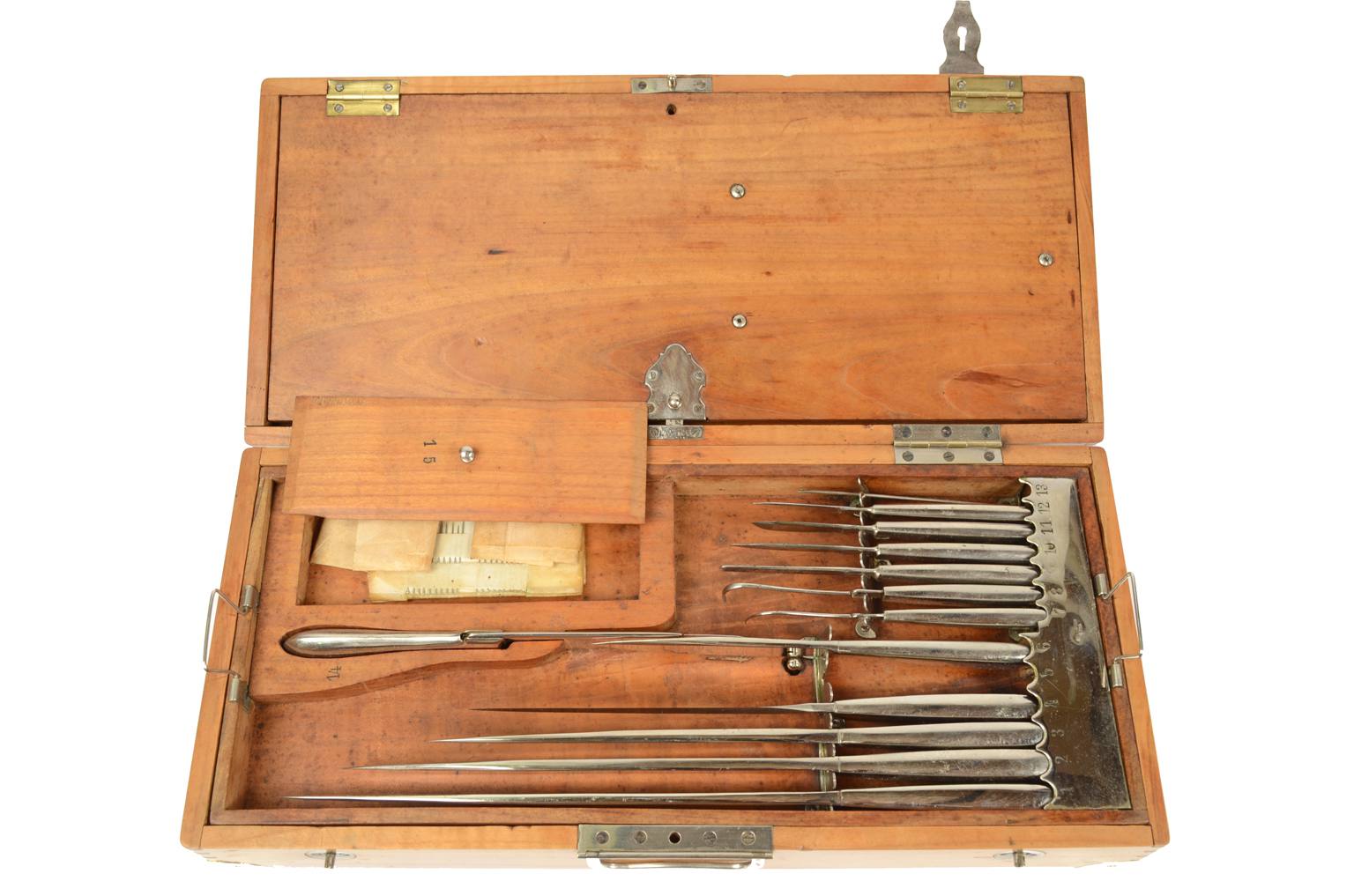 Old medical instruments/4369-Surgical kit