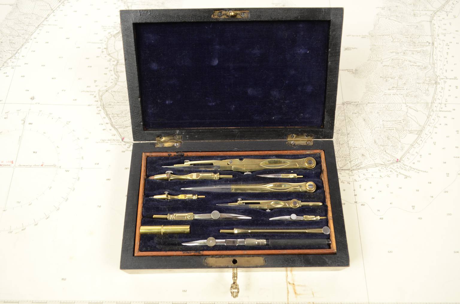 Nautical antiques/4760-Rosewood box of compasses