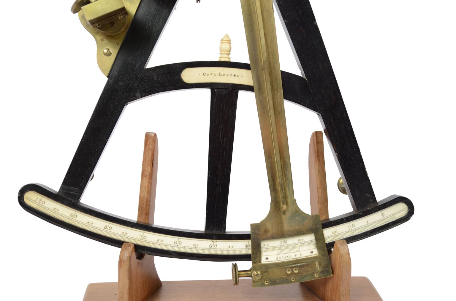 Nautical antiques/4907A-Antique Cook octant