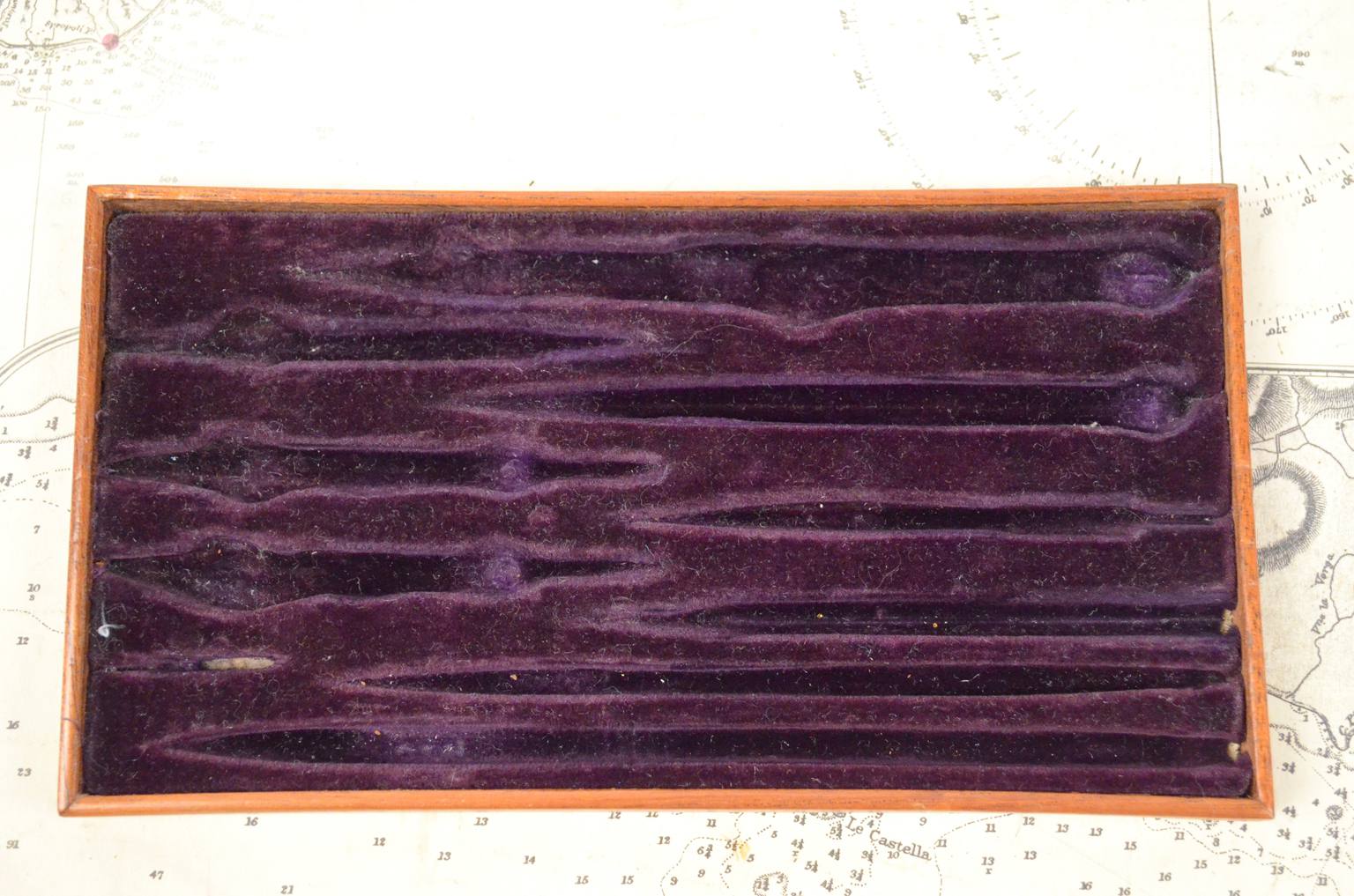 Nautical antiques/5107-Box of brass compasses