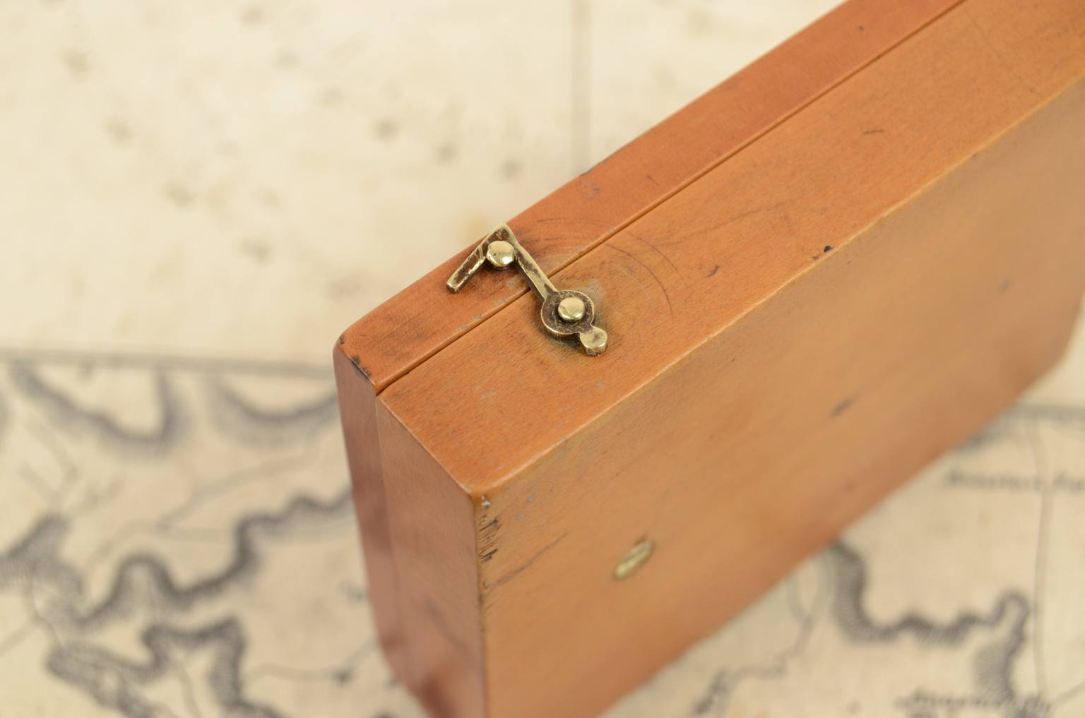 Antique compasses/5495-Antique sundial