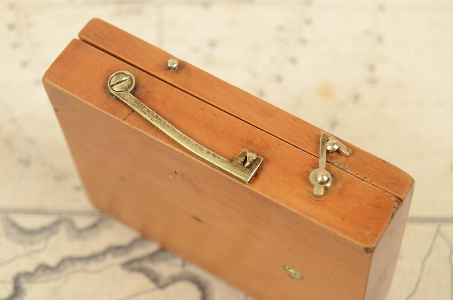 Antique compasses/5495-Antique sundial