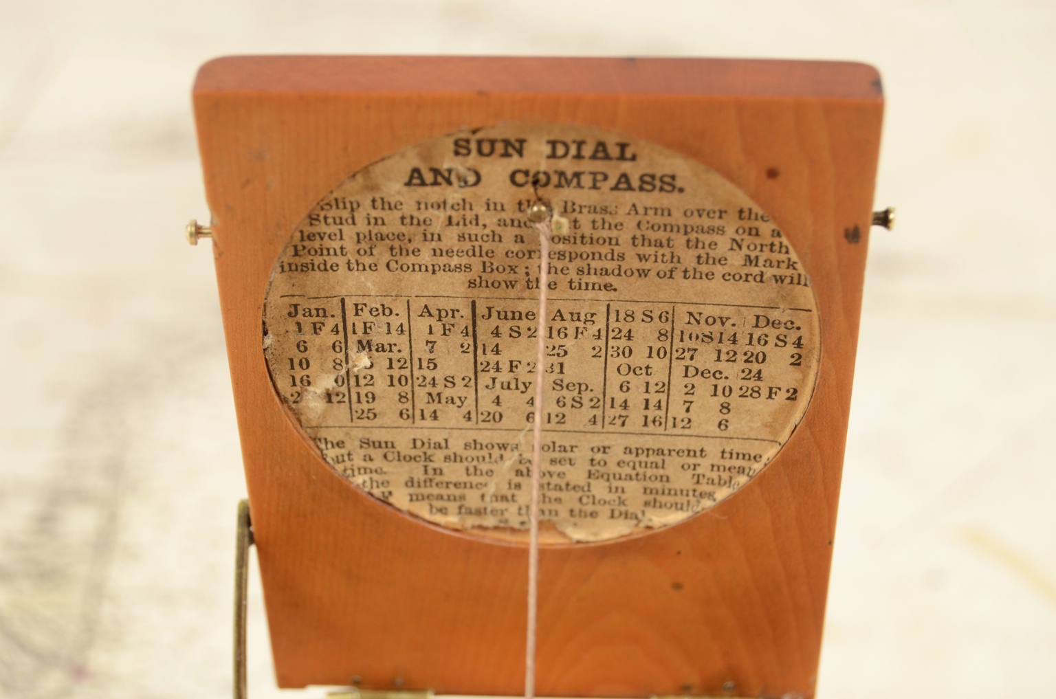 Antique compasses/5495-Antique sundial