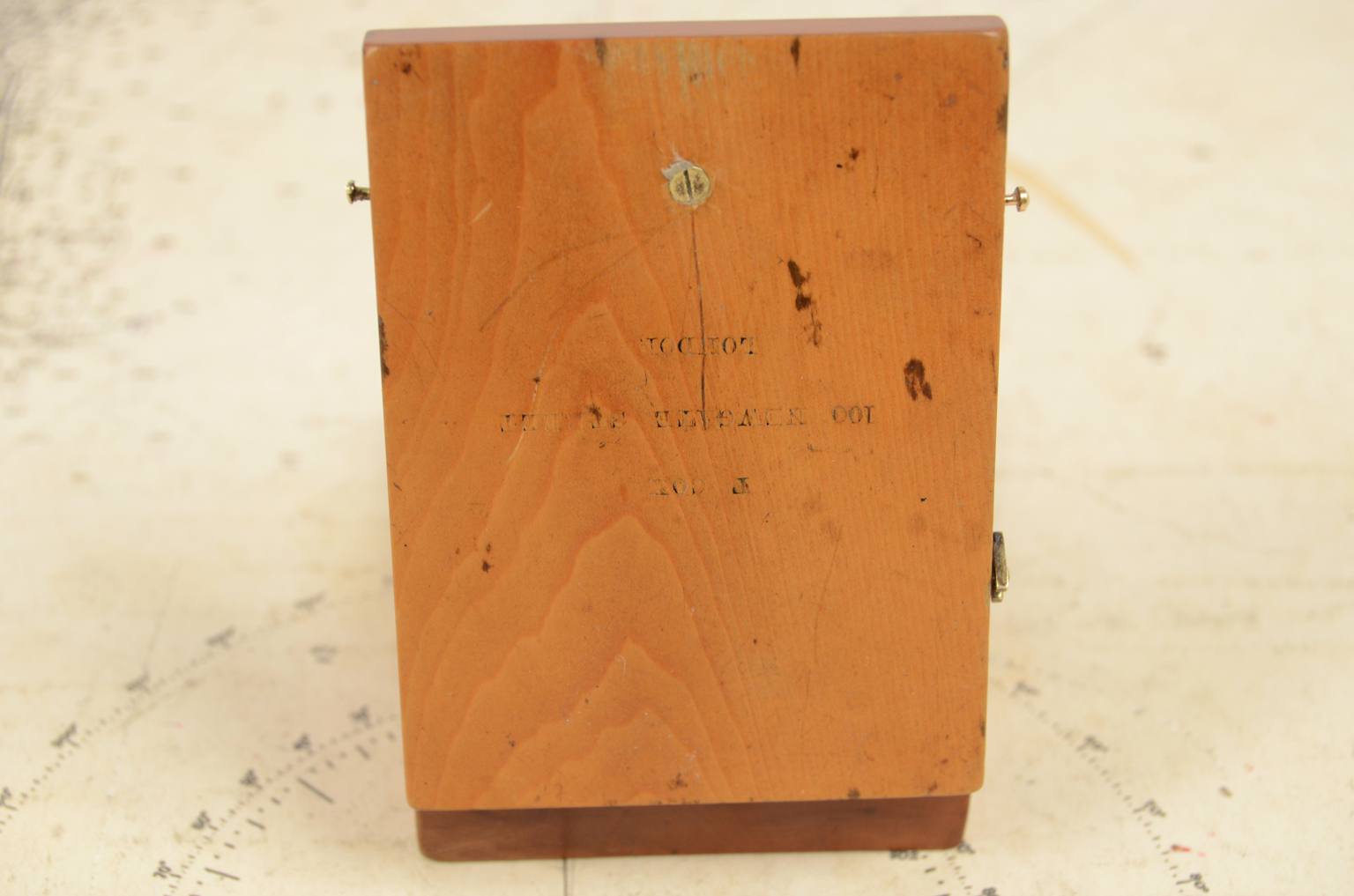 Antique compasses/5495-Antique sundial