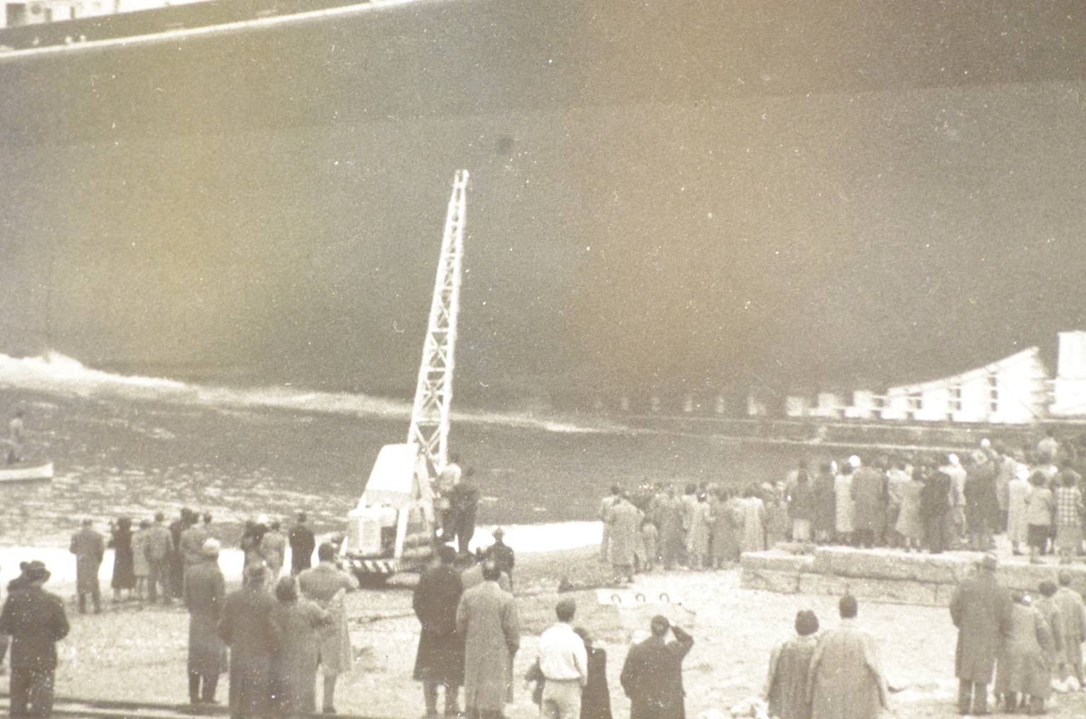 Antiquariato nautico/5499-Navi Riva Trigoso