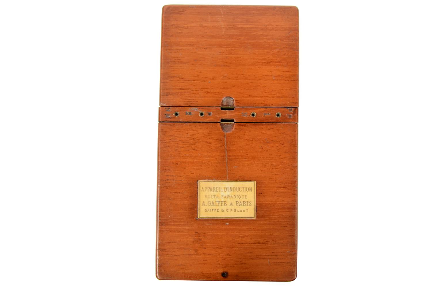 Old medical instruments/5515-Electromedical device