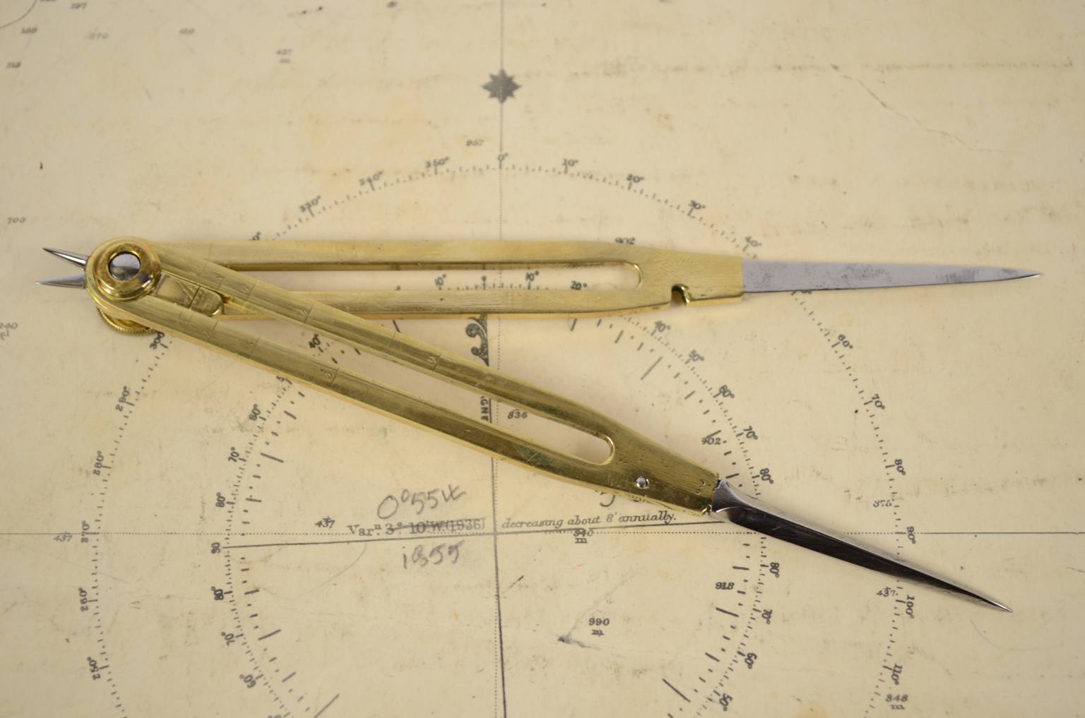 Antiquariato nautico/5680-Compasso antico