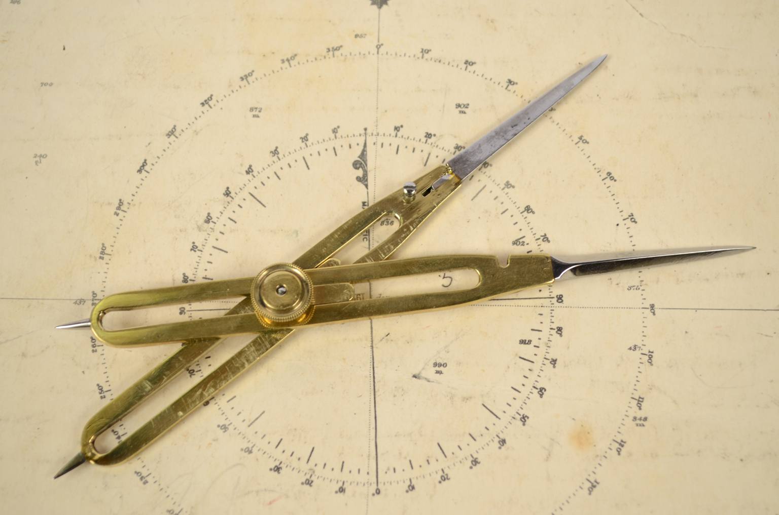 Antiquariato nautico/5680-Compasso antico