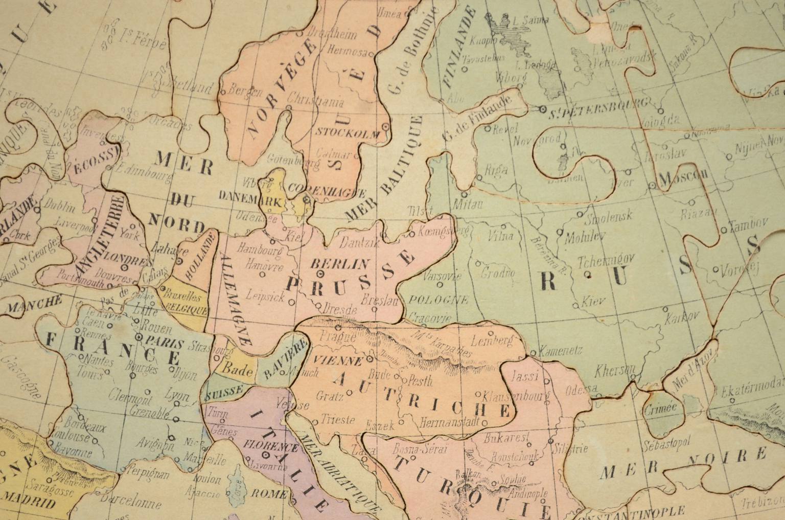 Antique globes-world maps/6337-World map puzzle