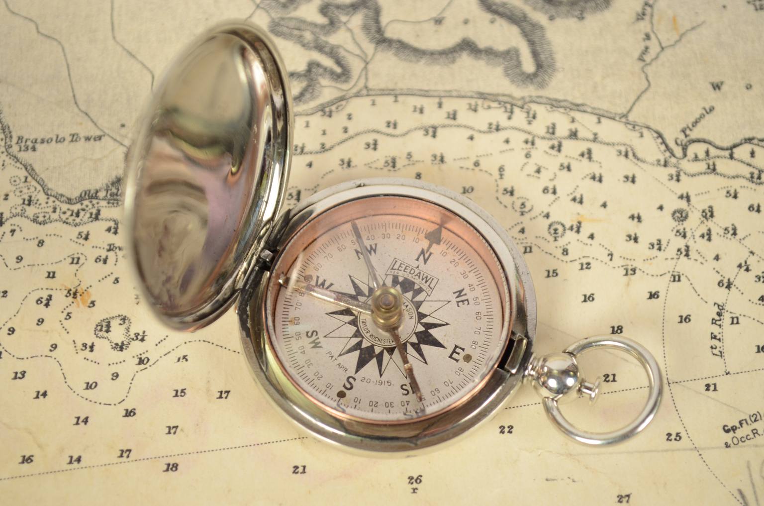 Antique compasses/6077-Antique pocket compass