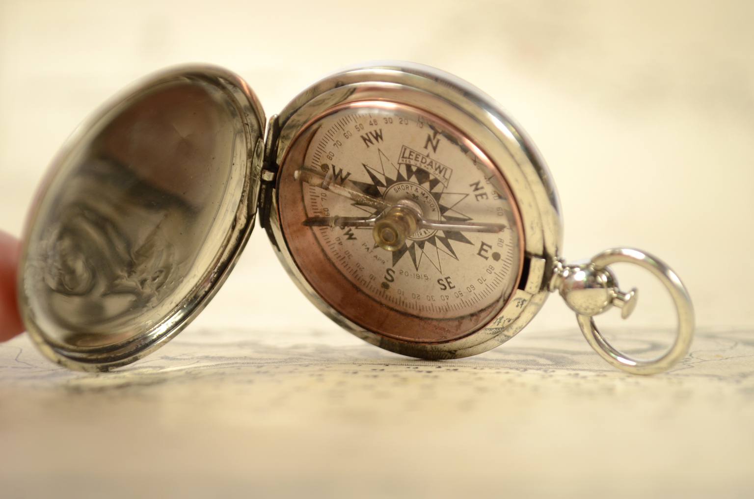 Antique compasses/6077-Antique pocket compass