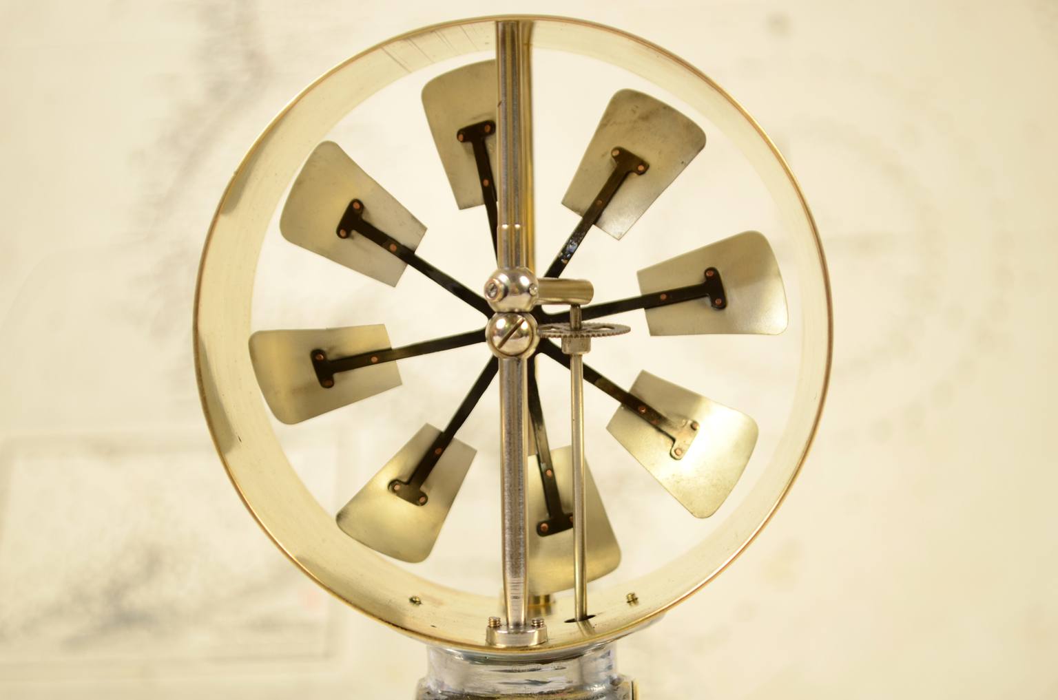 Antique measuring instruments/61056-Antique anemometer