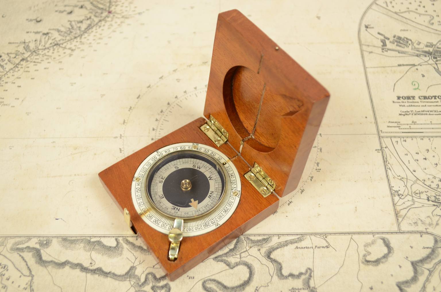 e-Shop/Antique compasses/Code 6193 British compass