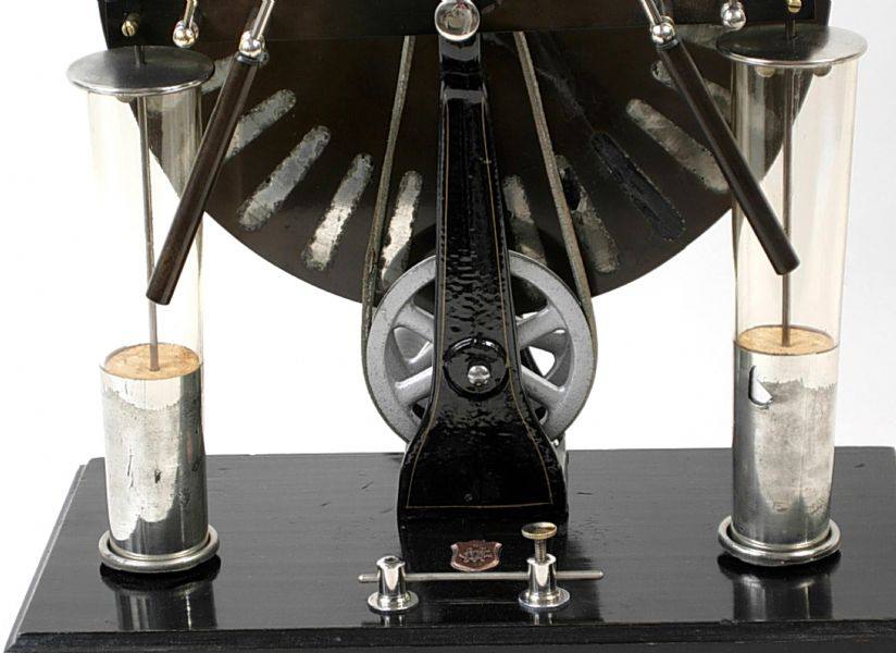 Antique measuring instruments/6264-Electrostatic machine