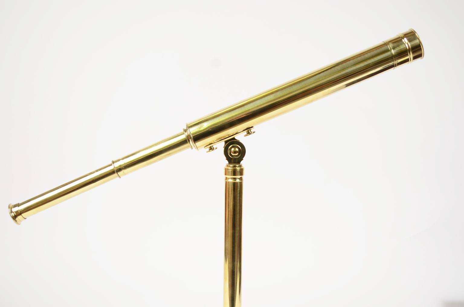 Antique astronomical instruments/6508-Antique telescope