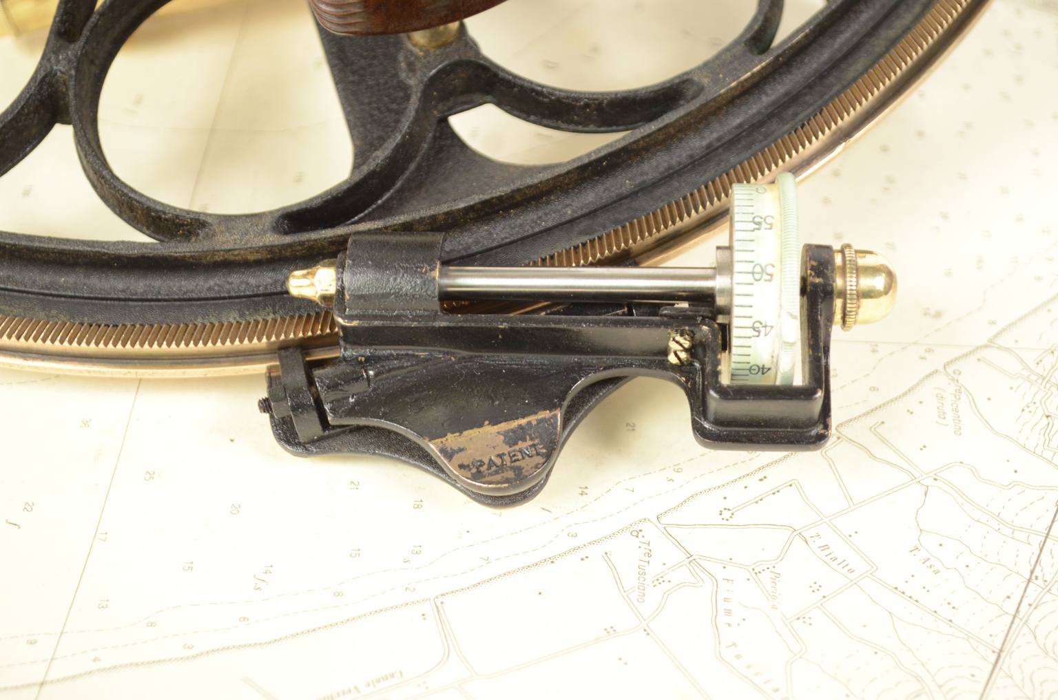 Nautical antiques/6539-Antique sextant