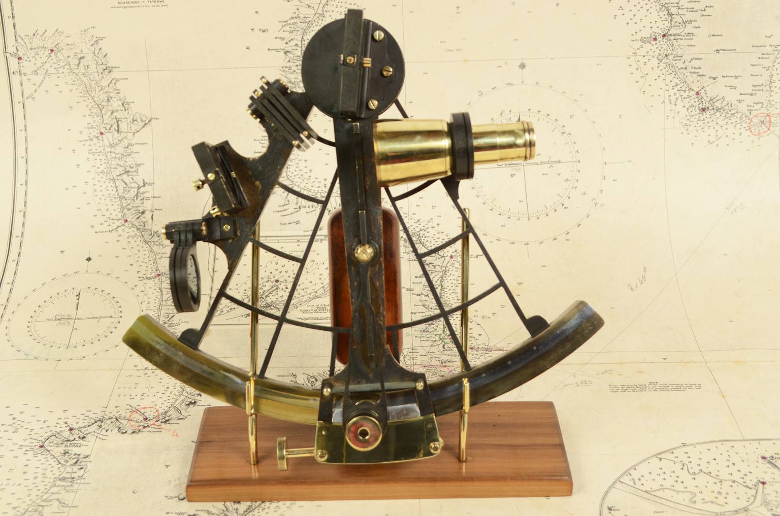 Nautical antiques/6613-Antique sextant