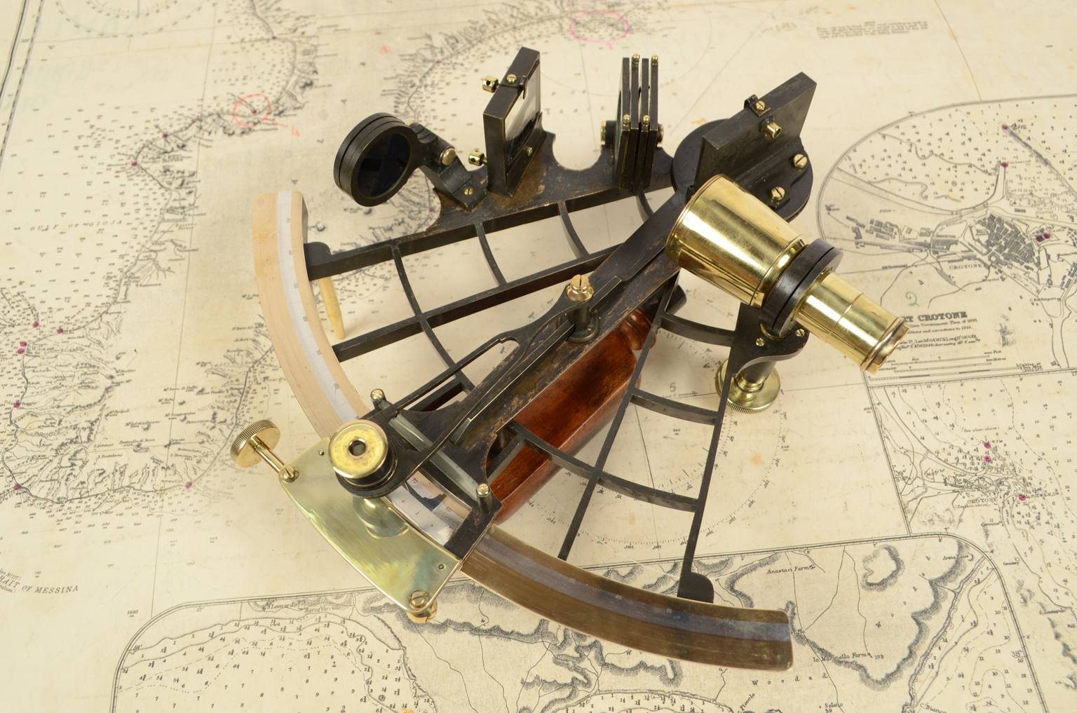 Nautical antiques/6613-Antique sextant