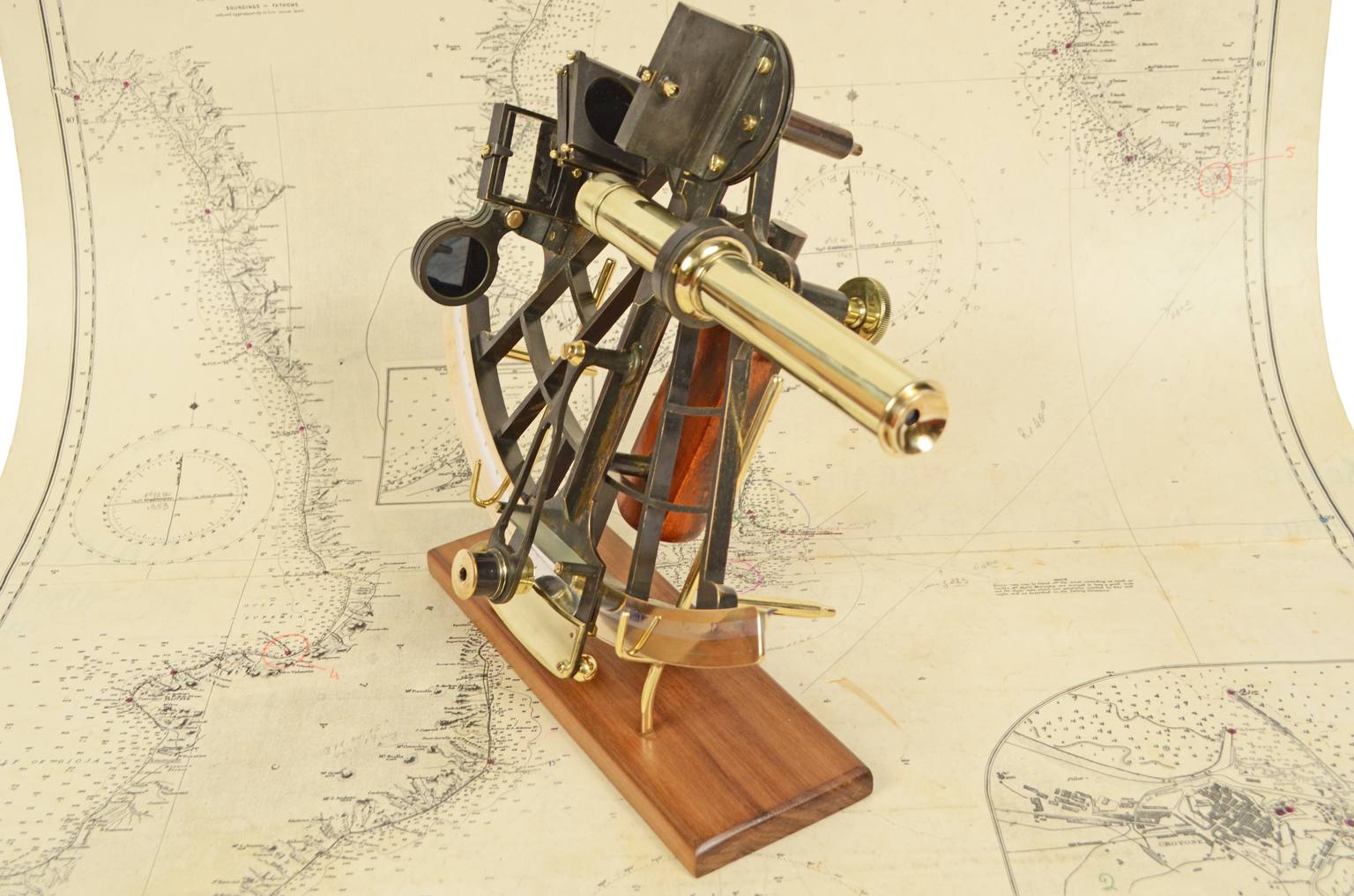 Nautical antiques/6613-Antique sextant