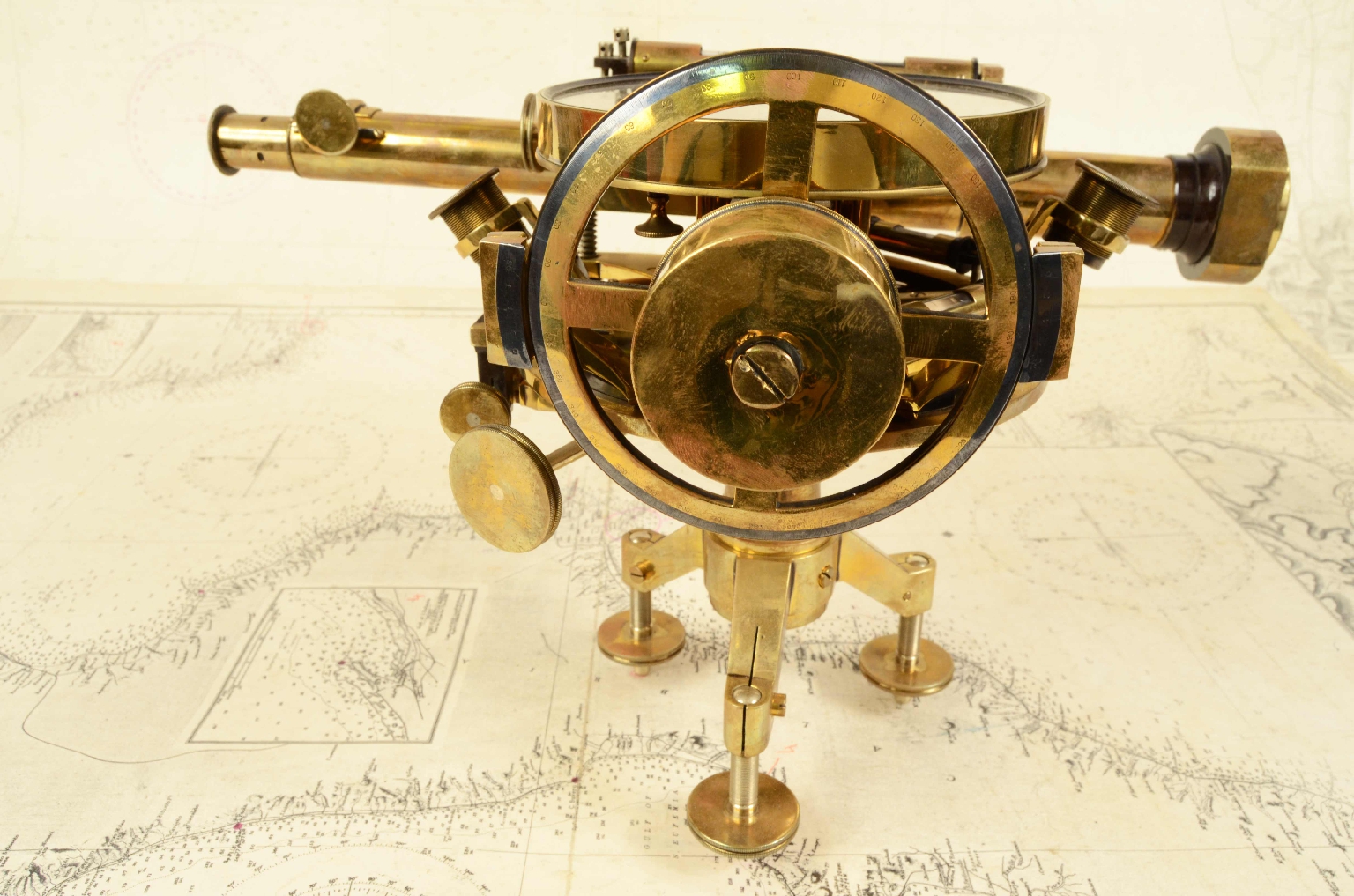 Antique measuring instruments/667-Rare Theodolite