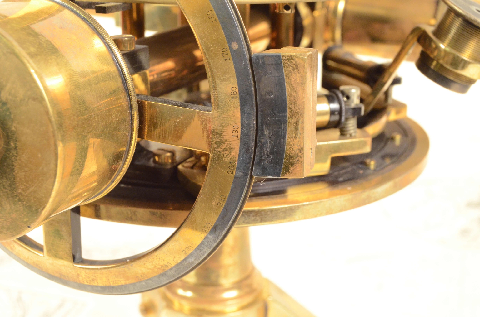 Antique measuring instruments/667-Rare Theodolite