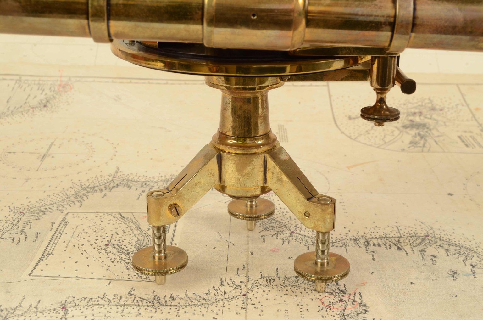 Antique measuring instruments/667-Rare Theodolite