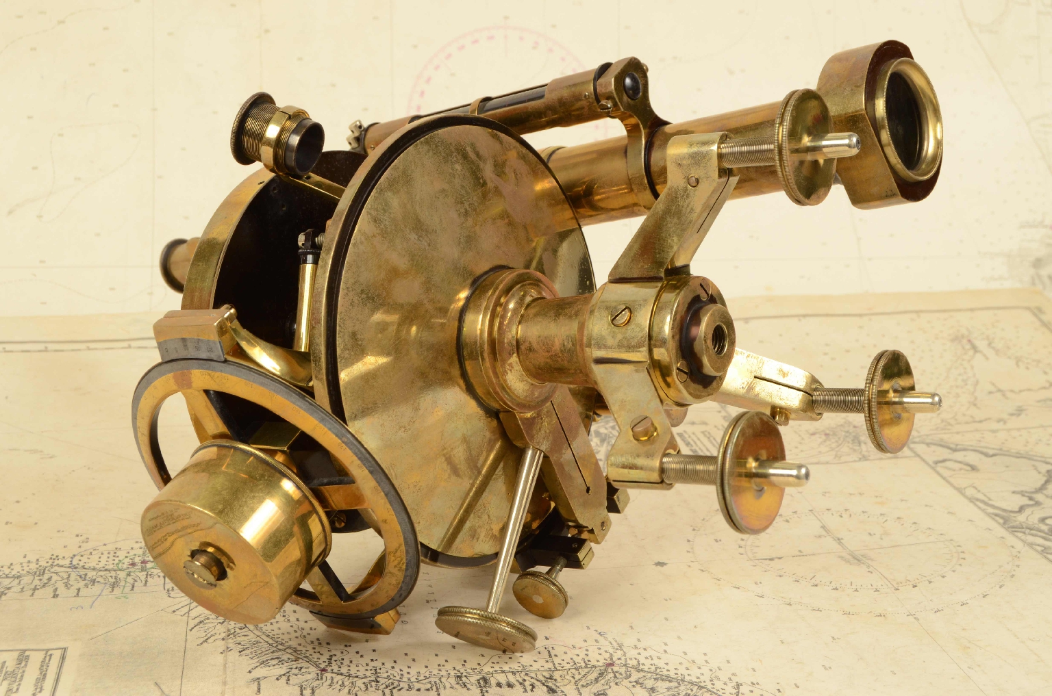 Antique measuring instruments/667-Rare Theodolite