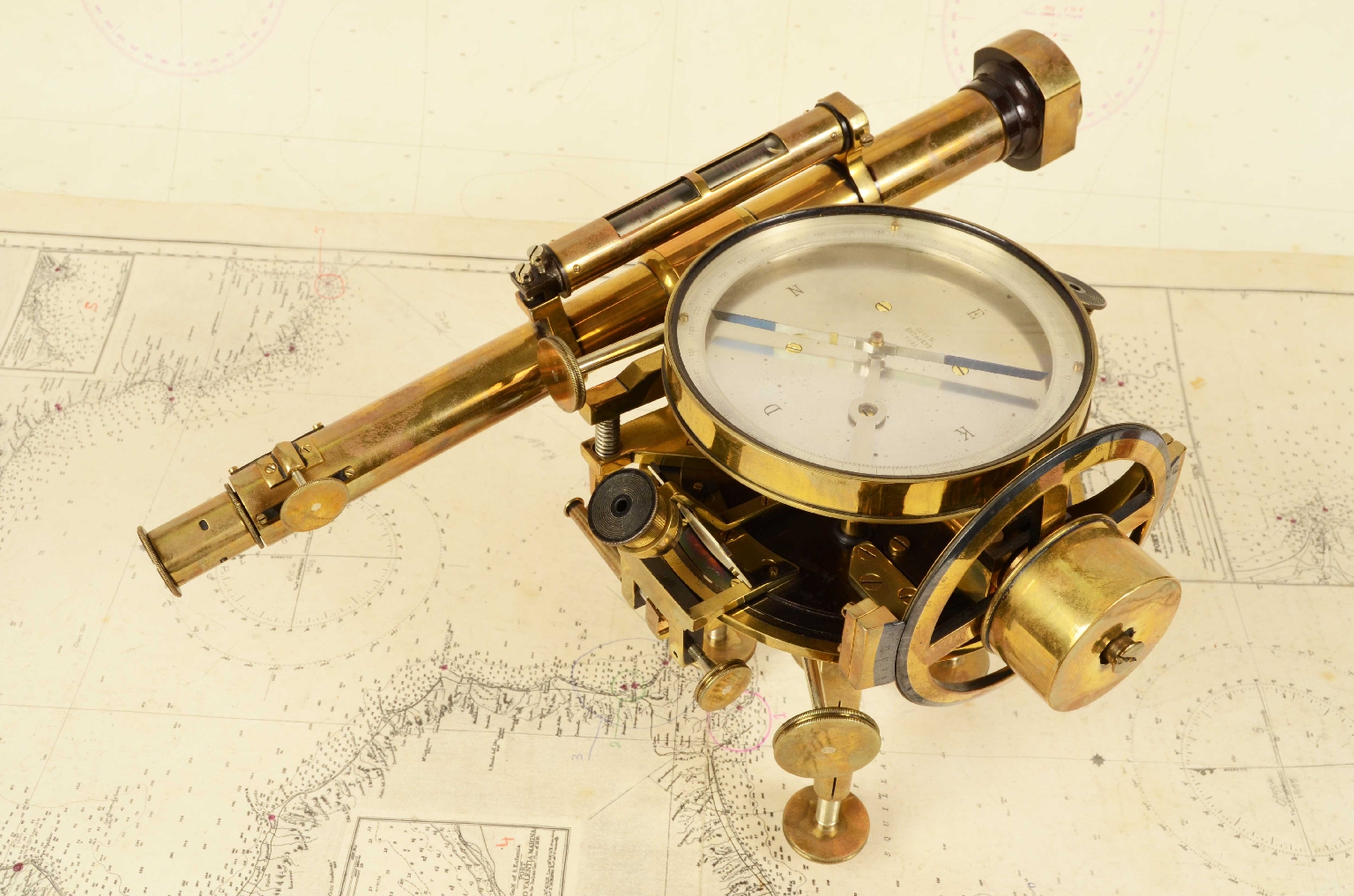 Antique measuring instruments/667-Rare Theodolite