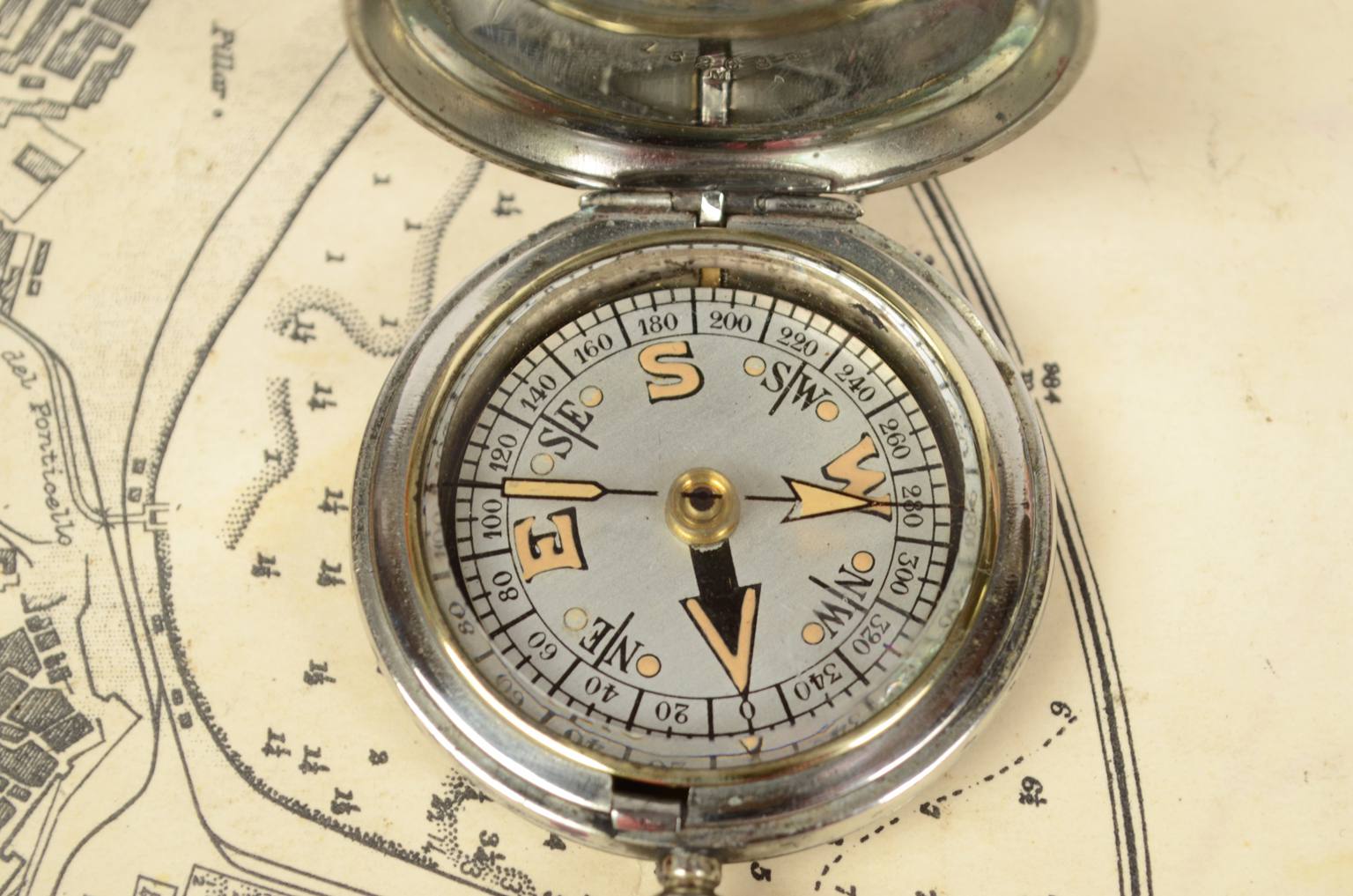 Antique compasses/6700-Vintage compass