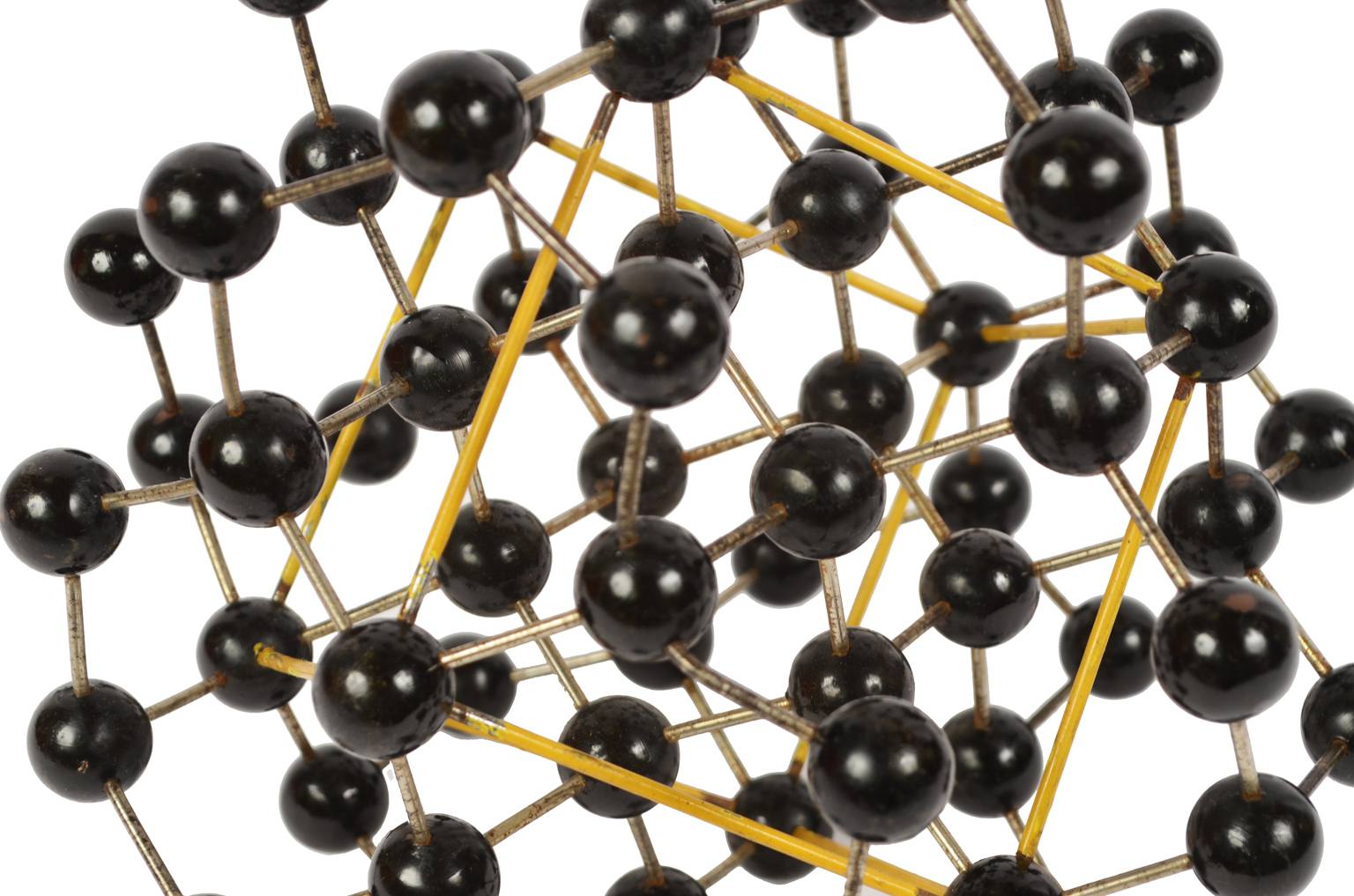 Natural history/6742-Diamond molecule
