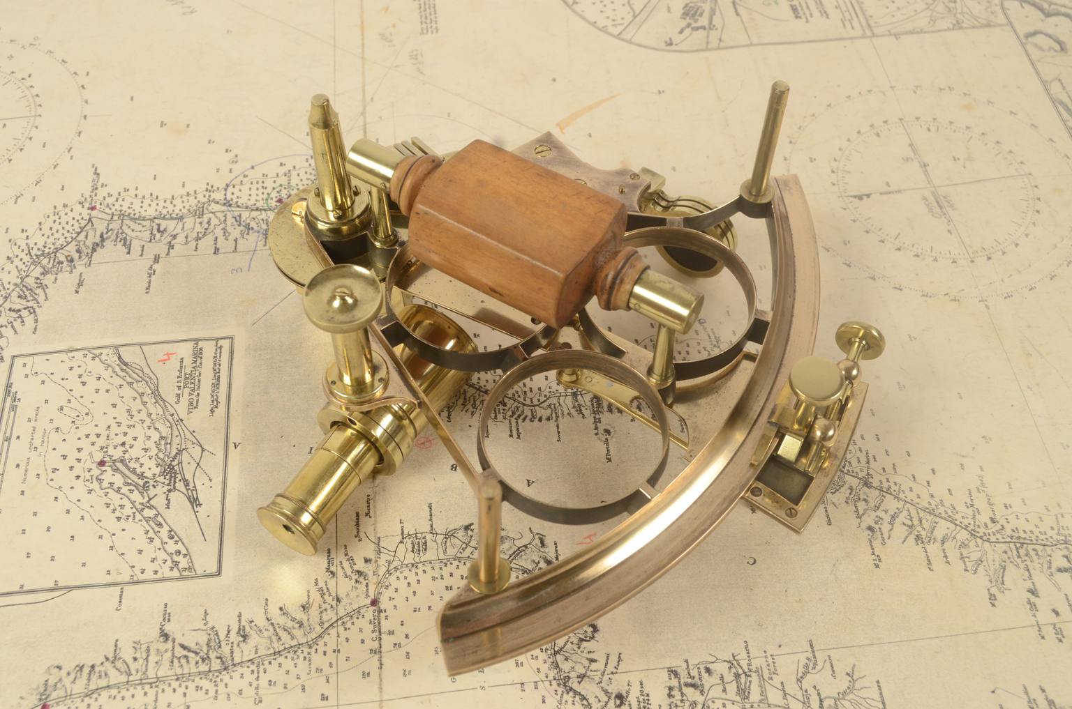 antiques/Code 6785 Vintage sextant