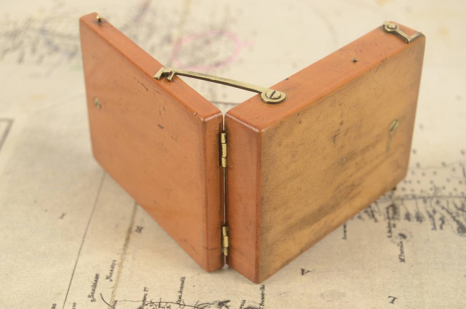 Antique compasses/6787-Antique sundial