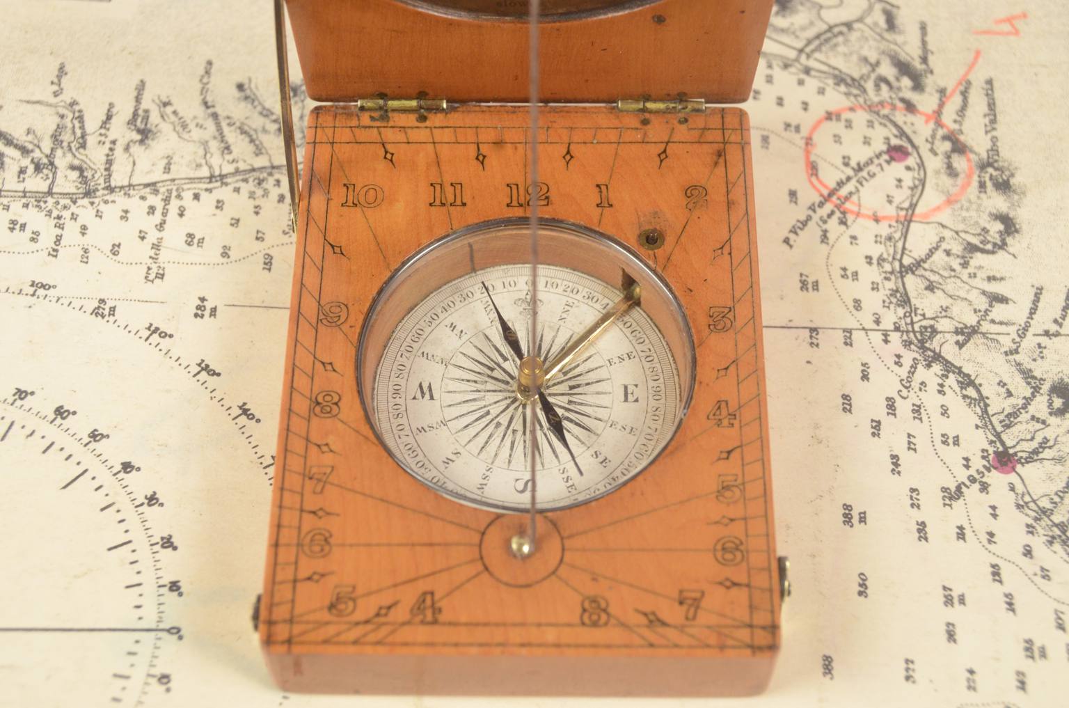 Antique compasses/6787-Antique sundial