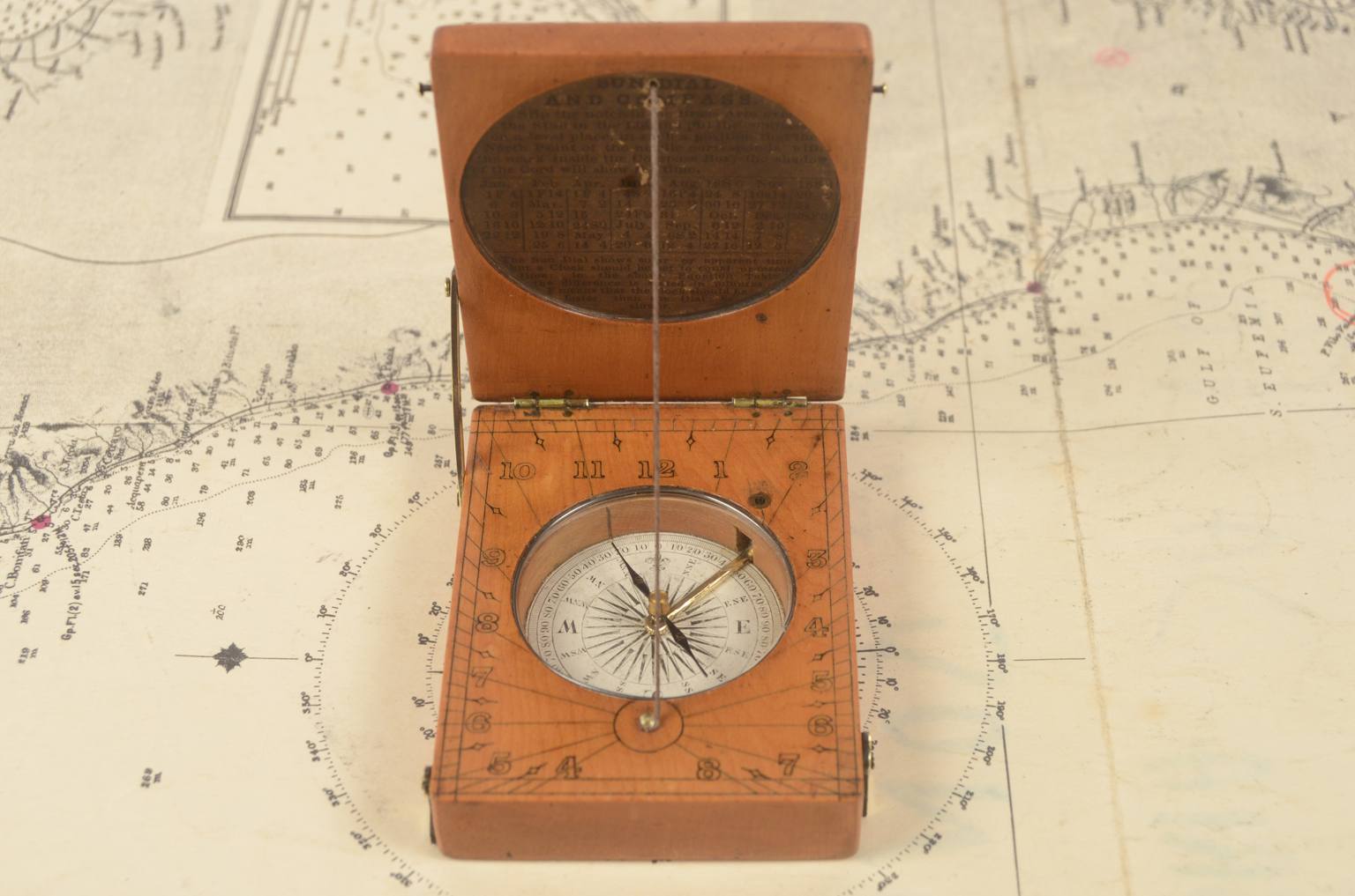 Antique compasses/6787-Antique sundial