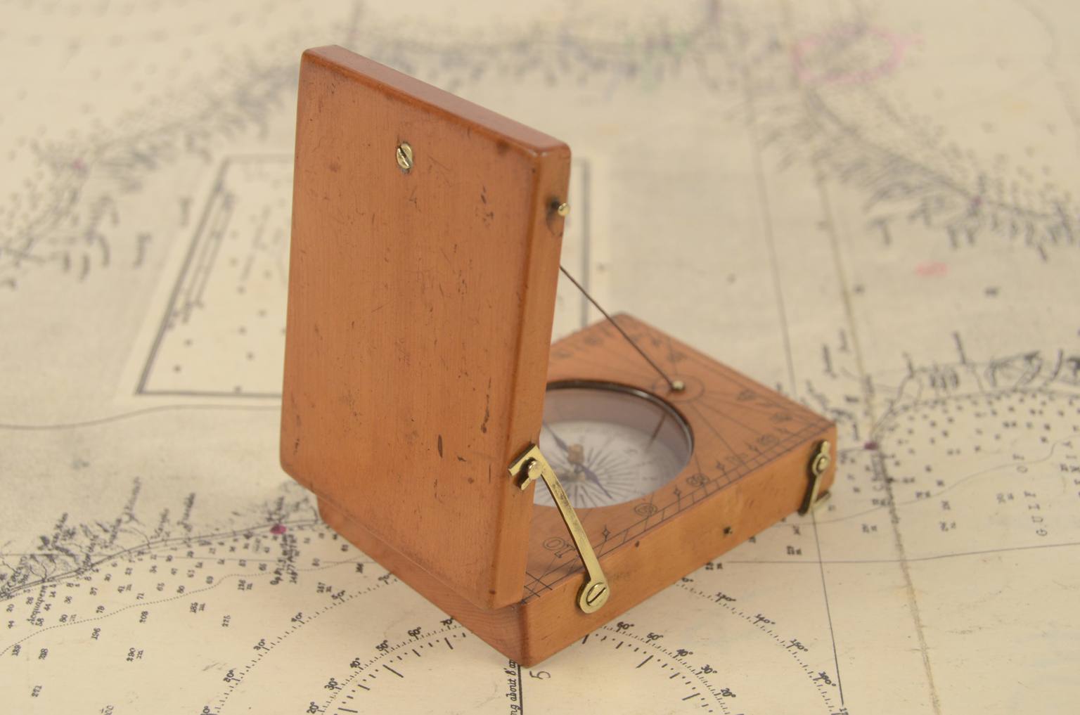 Antique compasses/6787-Antique sundial