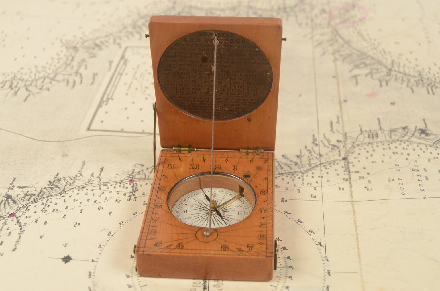 Antique compasses/6787-Antique sundial